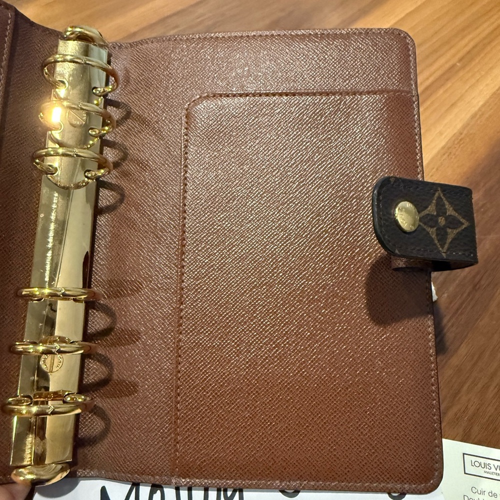 Louis Vuitton Medium Ring Agenda Cover - Picture 2 of 14